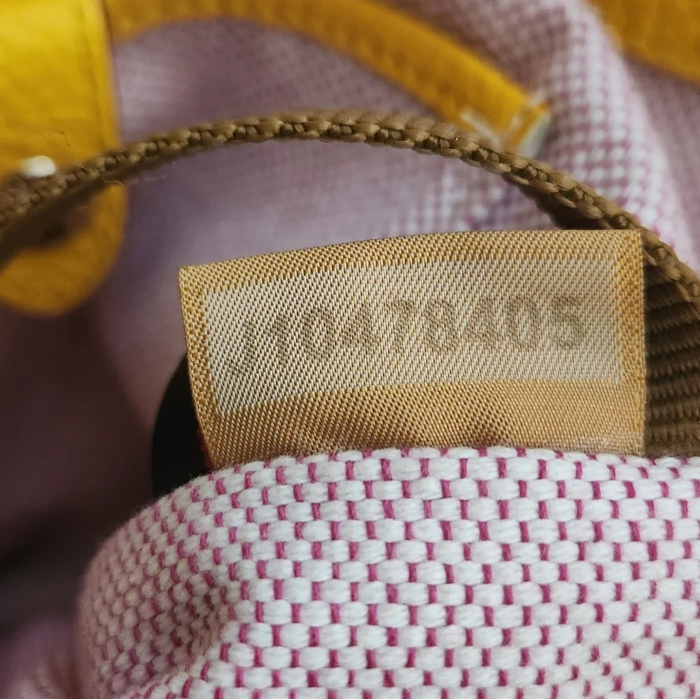 Dooney & Bourke Bag GUC Pebble Leather Logo Lock Hobo Shoulder Sac in yellow Lrg